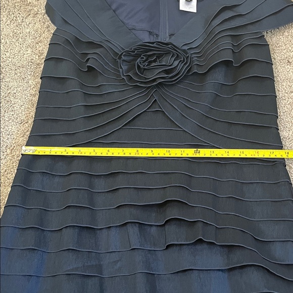 Tadashi Shoji Navy Blue Rosette Tiered Shutter Pleat Dress Size 14 Cocktail - Picture 8 of 12